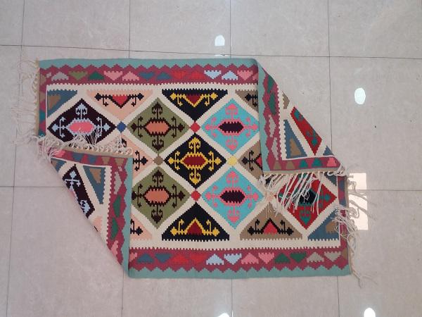 گلیم از چه چیزی ساخته می شود؟