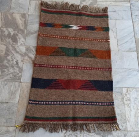 تفاوت رنگ طبیعی گلیم با رنگ مصنوعی