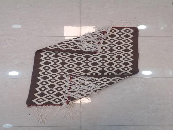 بافت گلیم های گرانبها از نخ ابریشم